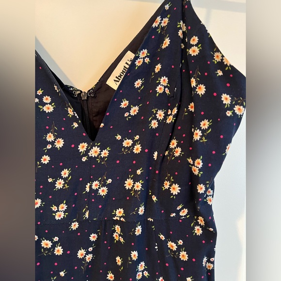 About Us Navy Floral Mini Dress - Picture 4 of 5